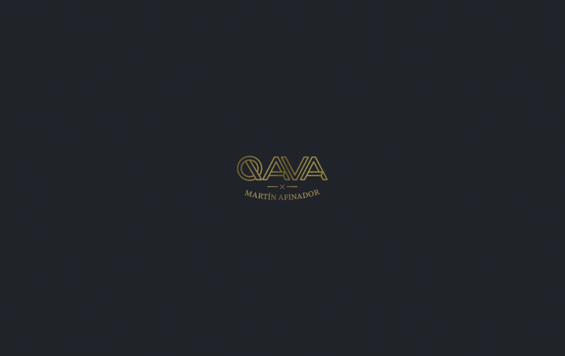 QAVA x Martín Afinador logotipo oro